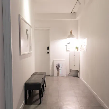 Queen House Hongdae
