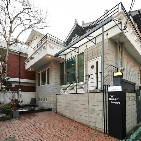 Queen House Hongdae
