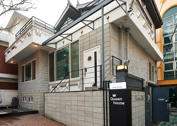 Queen House Hongdae 招待所 2*