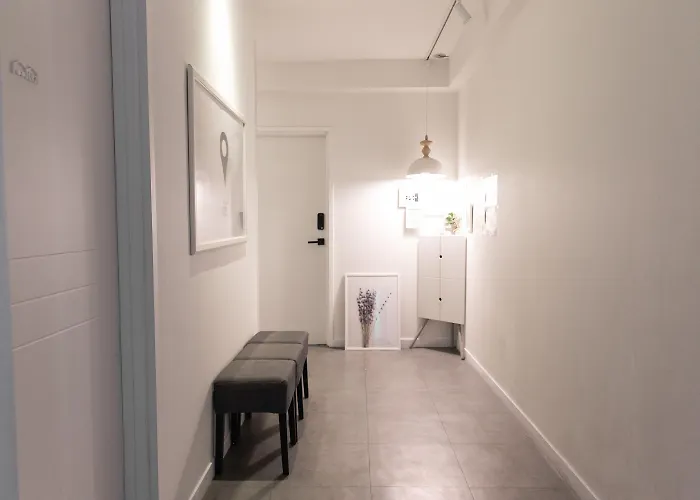 Queen House Hongdae 2*