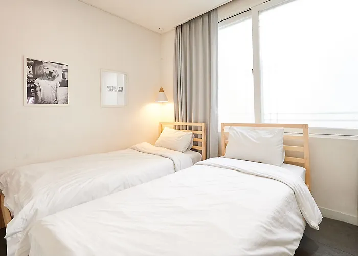 Queen House Hongdae 招待所 2*