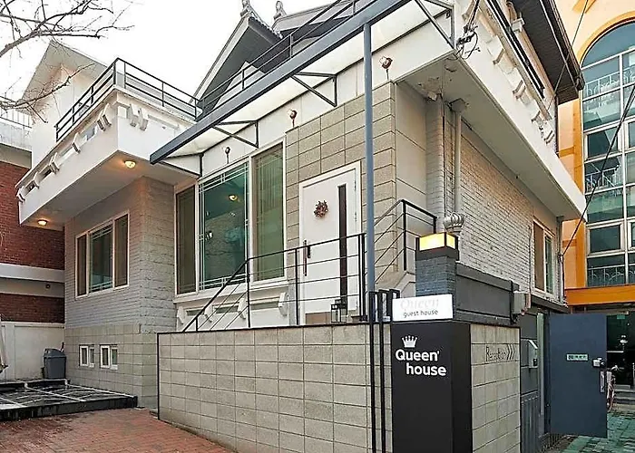 Queen House Hongdae 招待所 首爾
