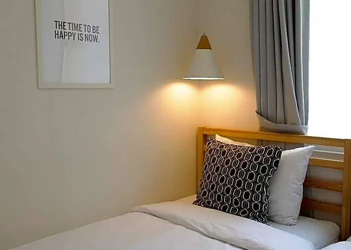 Queen House Hongdae 招待所 2*
