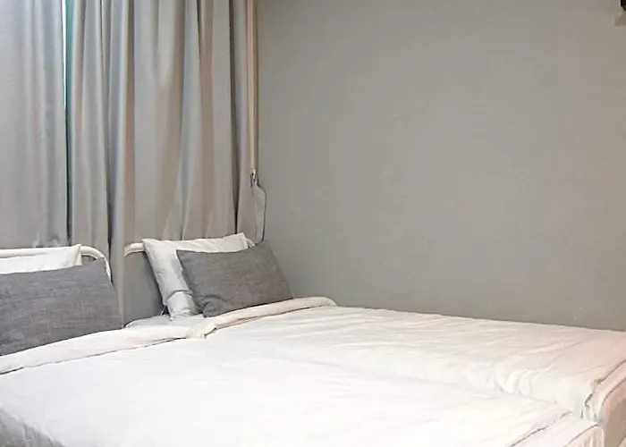 Queen House Hongdae